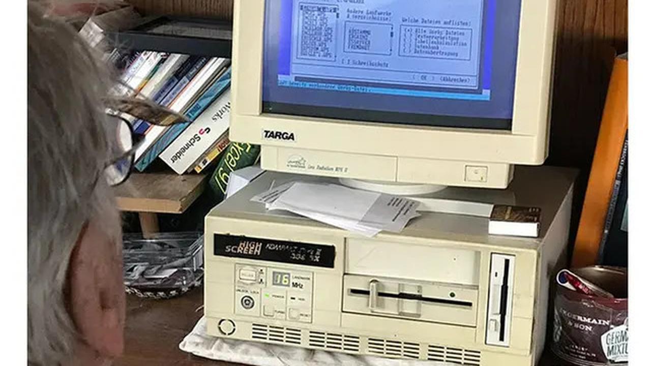 8 Potret Barang Elektronik Jadul Ini Masih Tahan Kegunaannya, Awet Banget