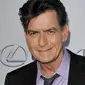 Charlie Sheen dilaporkan ke polisi dengan tuduhan melakukan pelecehan seksual terhadap seorang dokter gigi bernama Margarita Palestino.