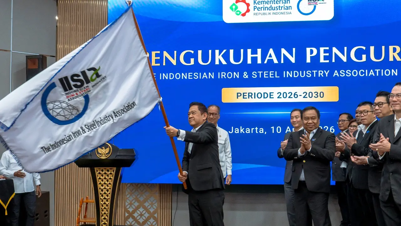 Menteri Perindustrian (Menperin) Agus Gumiwang menghadiri pengukuhan Ketua Umum (Chairman) The Indonesian Iron & Steel Industry Association (IISIA) Akbar Djohan. Dok