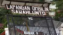 Lapangan tempat berlatih anak-anak SSB PS TAL Sawahlunto di Stadion Tanah Lapang Ombilin, Sawahlunto, (8/11/2016). (Bola.com/Nicklas Hanoatubun)
