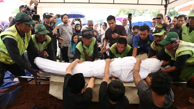 [Bintang] Pemakaman Yockie Suryo Prayogo