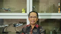 Kepala Lapan Thomas Djamaluddin usai wawancara khusus dengan Liputan6.com di Gedung LAPAN, Jakarta, Rabu (13/1/2016). (Liputan6.com/Faizal Fanani)