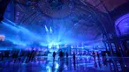 Orang-orang berseluncur di arena ice skating di bawah kubah kaca mewah legendaris, Grand Palais, Paris, Selasa (17/12/2019). Aren seluncur es musiman ini terbuka untuk umum selama liburan Natal. (Photo by Thomas SAMSON / AFP)