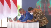 Menpora Zainudin Amali bersama Ketua PWI Atal S Depari saat menandatangani MOU sosialisasi DBON (dok: Kemenpora)