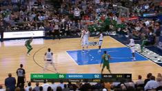 Boston Celtics mengalahkan Dallas Mavericks dengan skor 110-102 dalam lanjutan pertandingan NBA 2017-2018.