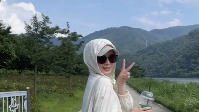 Potret Ayana Moon Kenakan Topi Hingga Hoodie