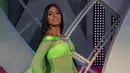 Sthefany Gutierrez berpose diatas panggung saat malam final Miss Venezuela 2017 di Caracas, Venezuela (9/11). Sthefany adalah mahasiswi hukum yang masih berusia 18 tahun. (AFP Phot/STR)