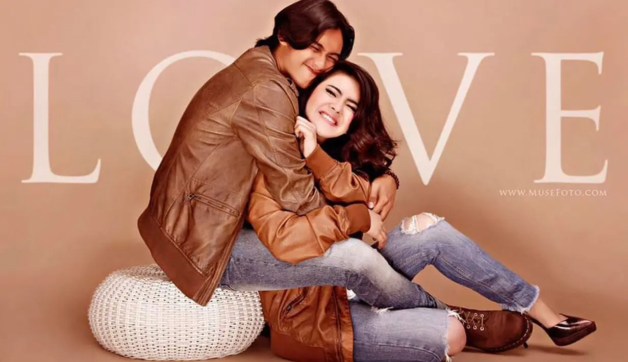 "“udahlah ketemuan pas 5tahun juga udah cukup gausah ngarep bisa rayain apa2 karena 22nya sama2 sibuk” eh tiba2 diem2 udh siapin ini semua." Lanjutnya. (Instagram/hitocaesar)