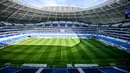 Pemandangan di dalam Samara Arena yang juga dikenal sebagai Kosmos Arena di Rusia, 6 Mei 2018. Stadion yang pembangunannya diperkirakan menelan biaya sekitar Rp 4,2 triliun ini akan menjadi salah satu lokasi gelaran Piala Dunia 2018. (AFP/Mladen ANTONOV)