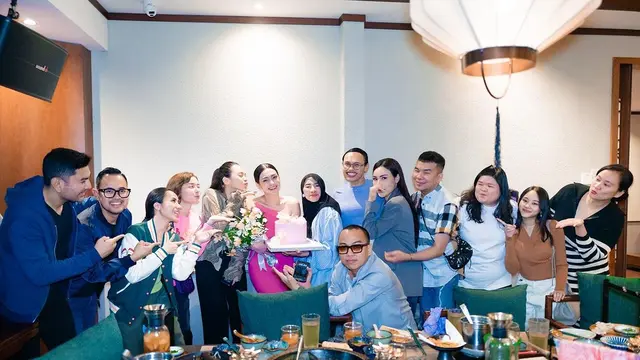 Potret Celine Evangelista Dapat Surprise Ulang Tahun dari Para Sahabat, Bahagia Menginjak Usia 32 Tahun