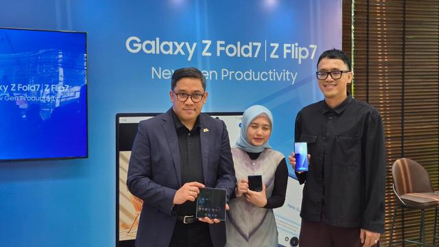 Head of Indonesia Android Platforms and Ecosystem Partnership Google, Denny Galant; Associate Director Kantar Indonesia, Ummu Hani; MX Product Marketing Senior Manager Samsung Electronic Indonesia, Ilham Indrawan.