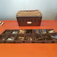 Louis Vuitton, suguhkan sebuah pameran yang menggambarkan perjalanan dari waktu ke waktu di Milan Fashion Week. (Foto: Andini Primaniasari-Kontributor)