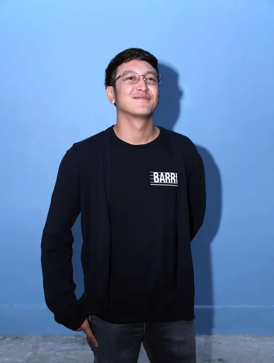 Pria tampan ini sempat mengunjungi beberapa bioskop di Jakarta dan menonton film secara bersama dengan penggemarnya. (Nurwahyunan/Bintang.com