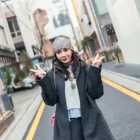 Dalam foto ini, Nagita Slavina memilih palet warna netral yang aman namun tak membosankan. [@raffinagita1717].