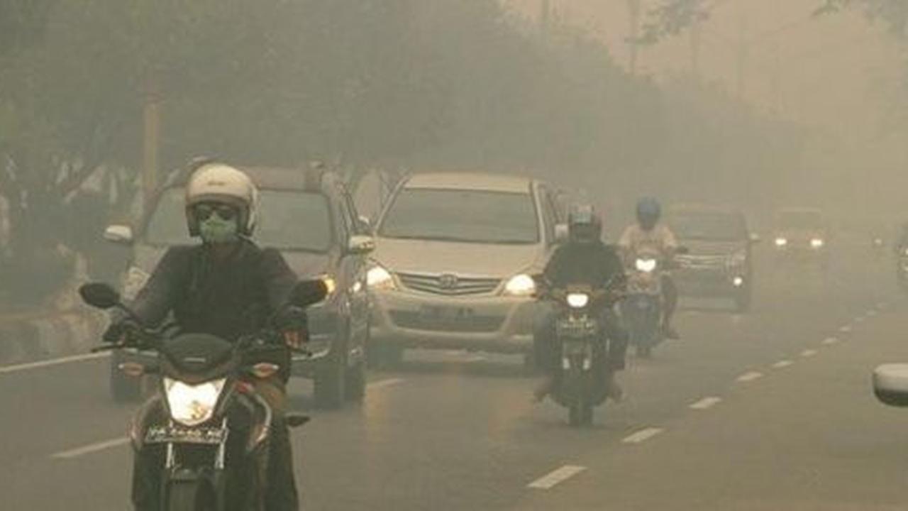 Jadwal penerbangan kacau karena tak bisa mendarat dan terbang
