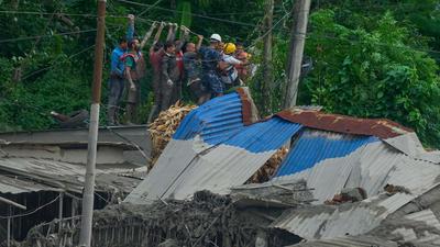 Lebih dari 1.000 Orang Hilang Usai Banjir Bandang Nepal–Tibet