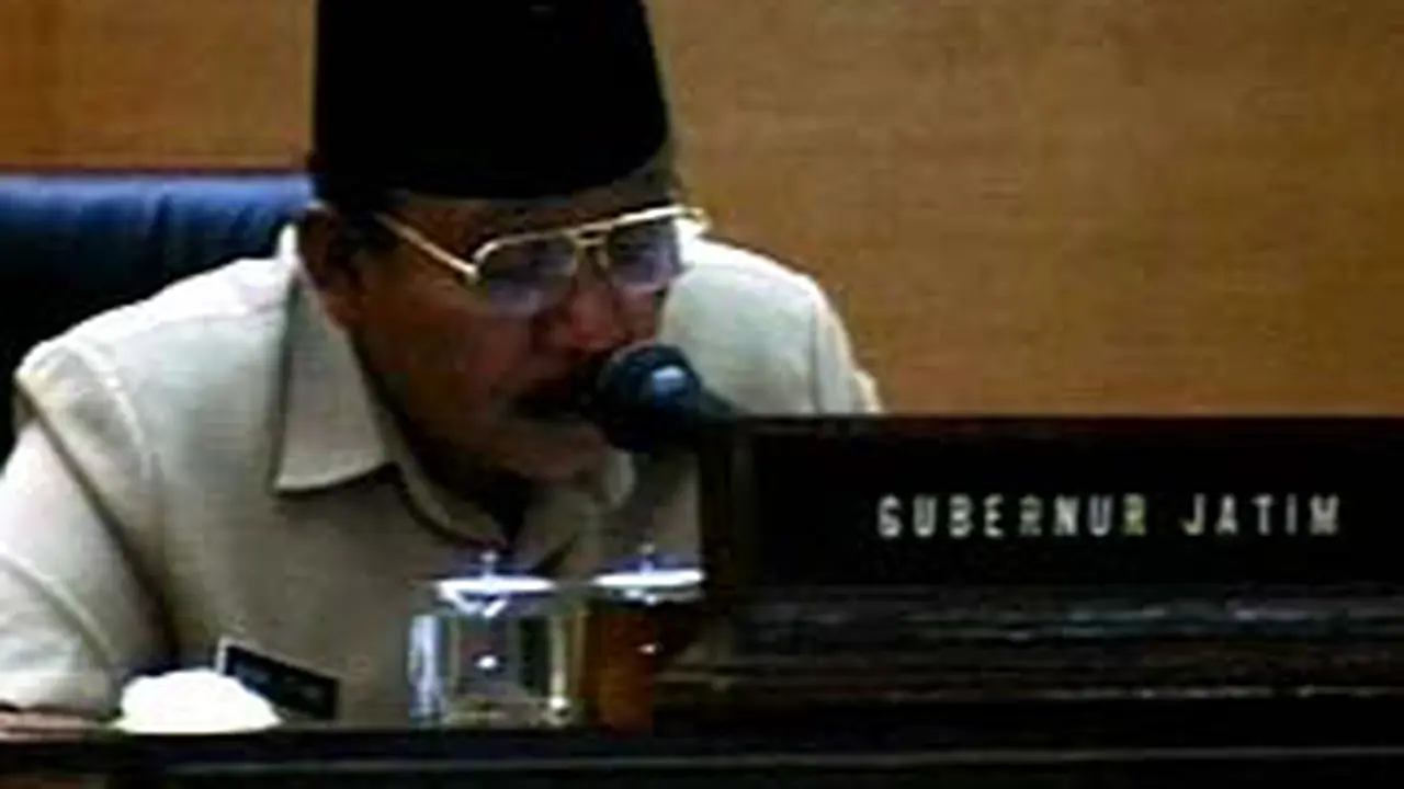 311203bGub_Jatim.jpg