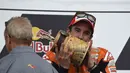 Marc Marquez dengan trofi juara yang ketiga kalinya di Austin