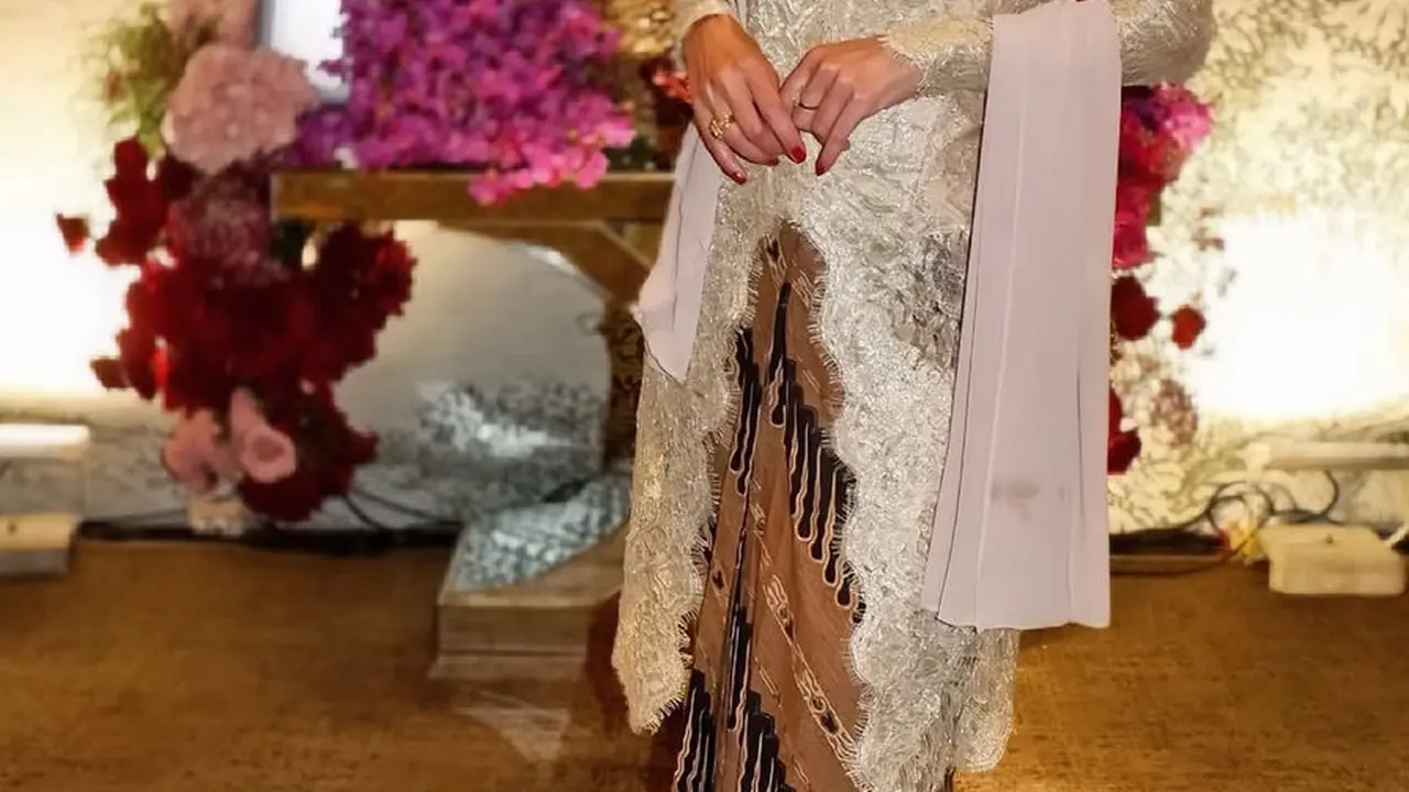 Marcella Zalianty dan Olivia Zalianty Kenakan Kebaya di Siram serta Pernikahan Keponakan. [@marcella.zalianty]