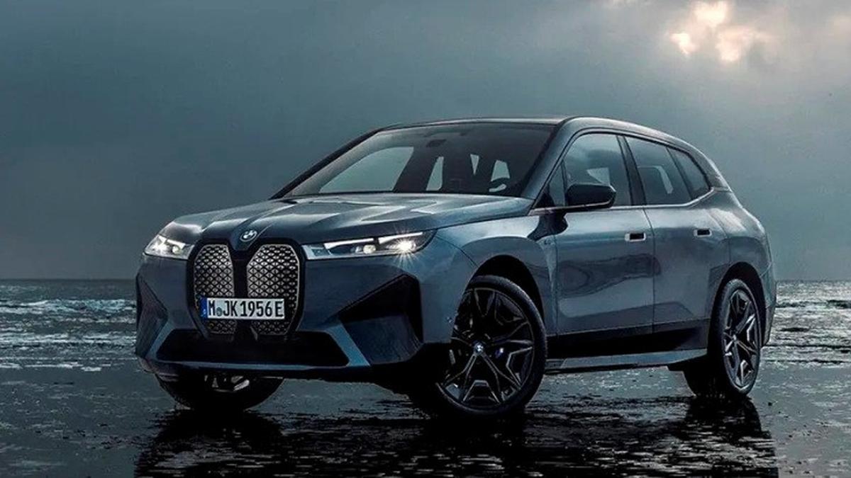 BMW iX M60, Mobil Listrik Bongsor Berteknologi Canggih - Otomotif ...