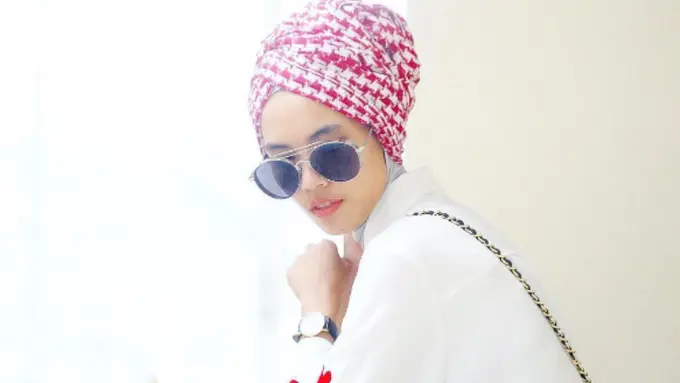 Style Iymel, Hijabers Cantik yang Suka Tabrak Warna Outfit