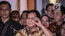 Capres nomor urut 02 Prabowo Subianto memberi keterangan usai bertemu Ketum Partai Demokrat Susilo Bambang Yudhoyono di Jakarta, Jumat (21/12). Pertemuan tersebut membahas Pemilu  2019. (Liputan6.com/Faizal Fanani)