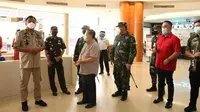 Gubernur Sulut bersama Forkopimda saat meninjau kesiapan pusat perbelanjaan di Manado menyambut era kenormalan baru.