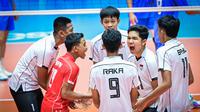 Timnas voli putra Indonesia U-16 mengalahkan&nbsp;Kazakhstan 3-1 (25-14, 25-15, 18-25, 25-11) pada Pool B Kejuaraan Asia U-16 2025&nbsp;di Nakhon Pathom, Thailand, Minggu (13/7). (foto: AVC)