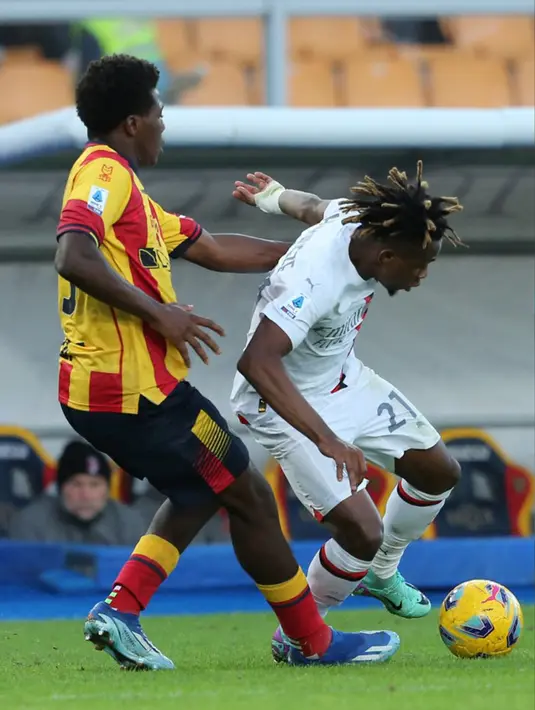 <p>Roberto Piccoli sempat bawa Lecce unggul tapi gol dianulir VAR. Hasil imbang ini membawa AC Milan tertahan pada posisi ketiga. (Carlo Hermann/AFP)</p>