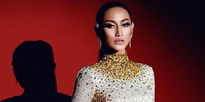 FOTO: Ayu Maulida dengan Gaun Slim Fit, Elegan dan Memesona