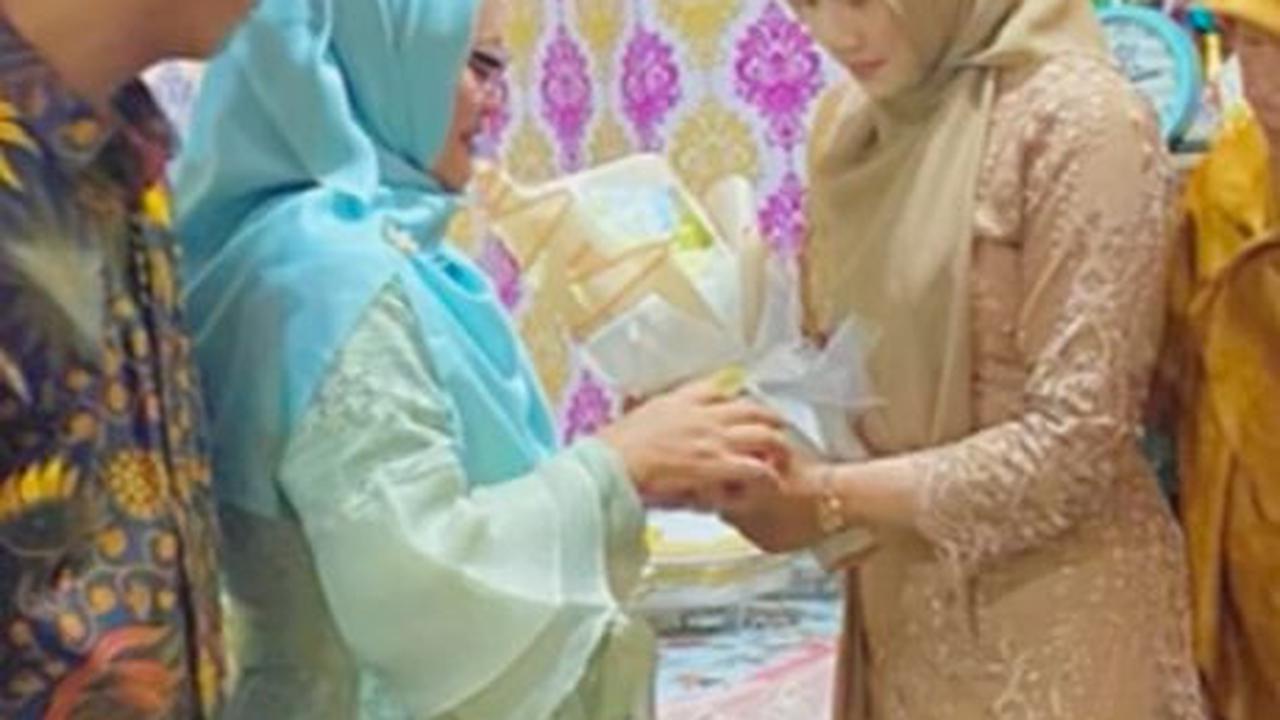 Viral Wanita Rela Lamaran Sendiri Tanpa Kehadiran Calon Suami, Ternyata Ini Alasannya