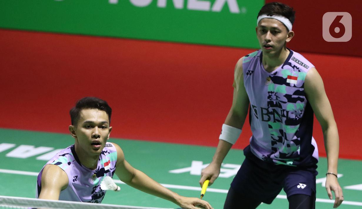 Fajar/Rian menyudahi perlawanan ganda putra China pada gim kedua. (Liputan6.com/Helmi Fithriansyah)