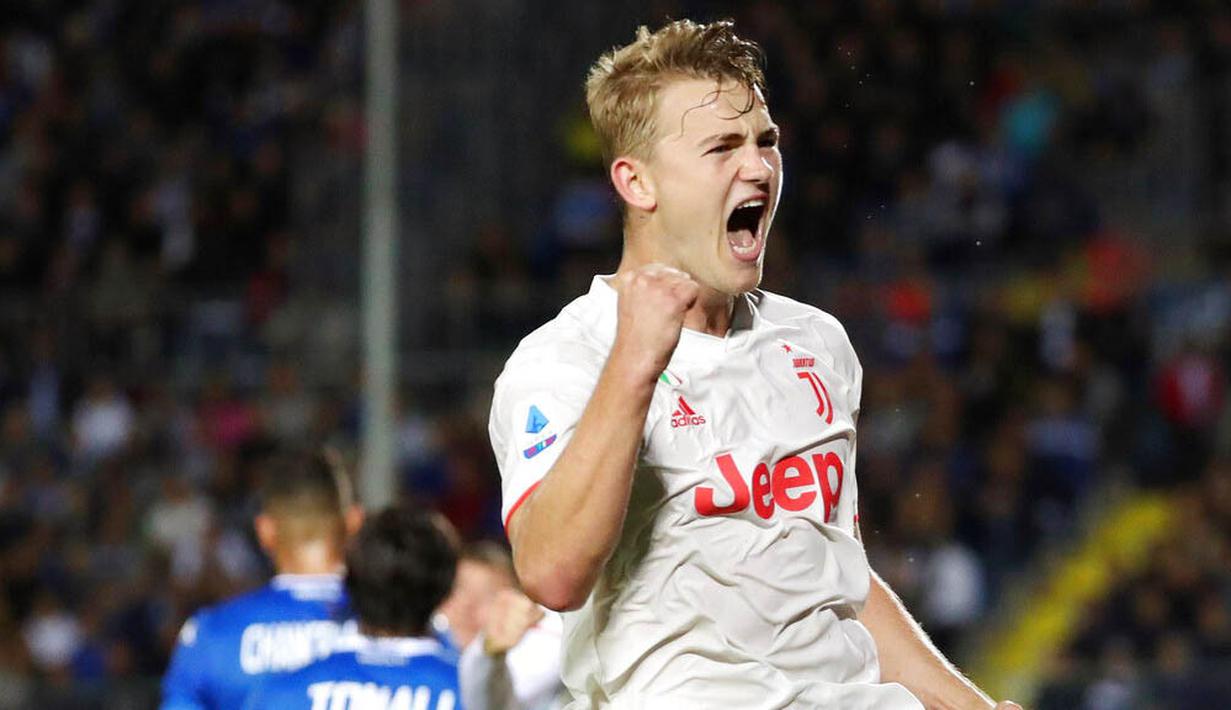 3. Matthijs de Ligt (Juventus) – Tampil memukau bersama Ajax Amsterdam membuat pemain berusia 19 tahun ini diboyong Juventus. Pria asal Belanda ini pun tercatat sebagai pemain muda ketiga termahal sejagad dengan harga 85,5 Juta Euro. (AP/Filippo Venezia)