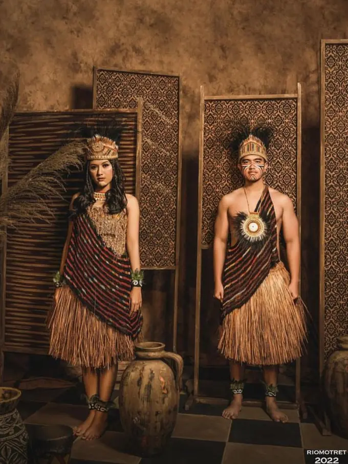 6 Potret Prewedding Kaesang Pangarep-Erina Gudono Pakai Busana Adat Papua