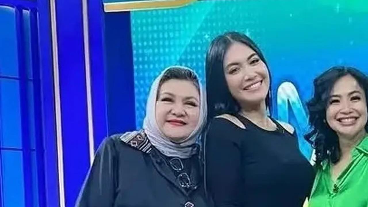 7 Potret Kenangan Emilia Contessa dan Denada, Saling Dukung di Dunia Musik