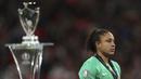 Reaksi kecewa kiper Brasil, Leticia setelah gagal memenangkan laga Finalisima Putri 2023 di Stadion Wembley, London, Jumat (07/04/2023) WIB. Tim Samba secara dramatis kalah dari Timnas Inggris dengan skor 2-4 dalam babak adu penalti setelah bermain imbang 1-1 di waktu normal. (AP Photo/Ian Walton)