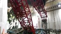 Sisa reruntuhan yang disebabkan jatuhnya sebuah crane di Masjidil Haram Mekah , Arab Saudi, Jumat (11/9/2015). Setidaknya 107 orang tewas akibat sebuah crane besar jatuh saat angin kencang dan hujan lebat melanda Arab Saudi. (REUTERS/Saudi News Agency)