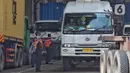 Pihak kepolisian menyebut antrean kendaraan besar ini dipicu meningkatnya aktivitas bongkar muat di kawasan Pelabuhan Tanjung Priok, Jakarta pasca libur panjang Idul Fitri 1446 Hijriah dan cuti Bersama Lebaran 2025. (Liputan6.com/Angga Yuniar)