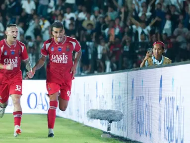 Tim promosi Persijap Jepara secara mengejutkan berhasil mengalahkan sang juara bertahan Persib Bandung pada laga BRI Super League 2025/2026 di Stadion Gelora Bumi Kartini, Jepara hari Senin (18/08/2025) malam WIB. (Dok. Persijap)