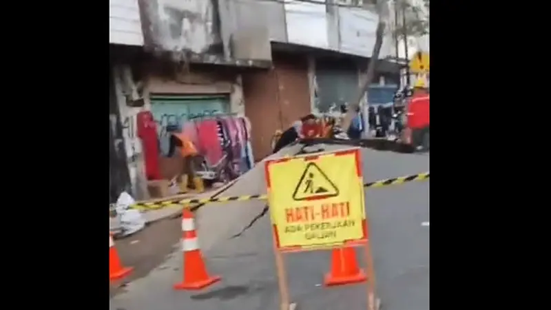4 Fakta Aspal Kembang Surabaya Meledak, Sebabkan Retakan Menggunung di Jalan