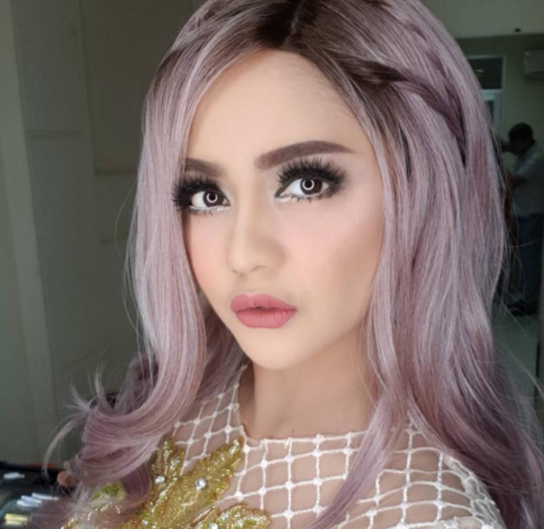 Cantik Mana Jenita  Janet  Tanpa atau dengan Wig 