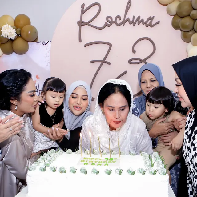 7 Potret Ultah Ibunda Kris Dayanti ke 73, Meriah Bersama Para Seleb