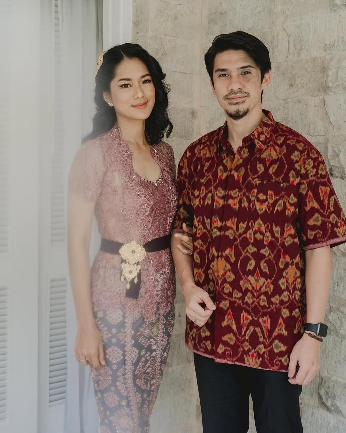Inspirasi Model Kebaya Couple Modern untuk Acara Resmi dengan Gaya Tradisional Mewah Ala Prisia Nasution