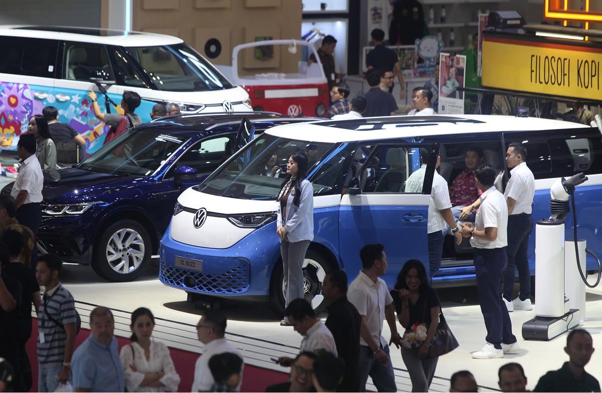 FOTO: Weekend Seru di GIIAS 2025: Teknologi Otomotif Terkini Diserbu Warga
