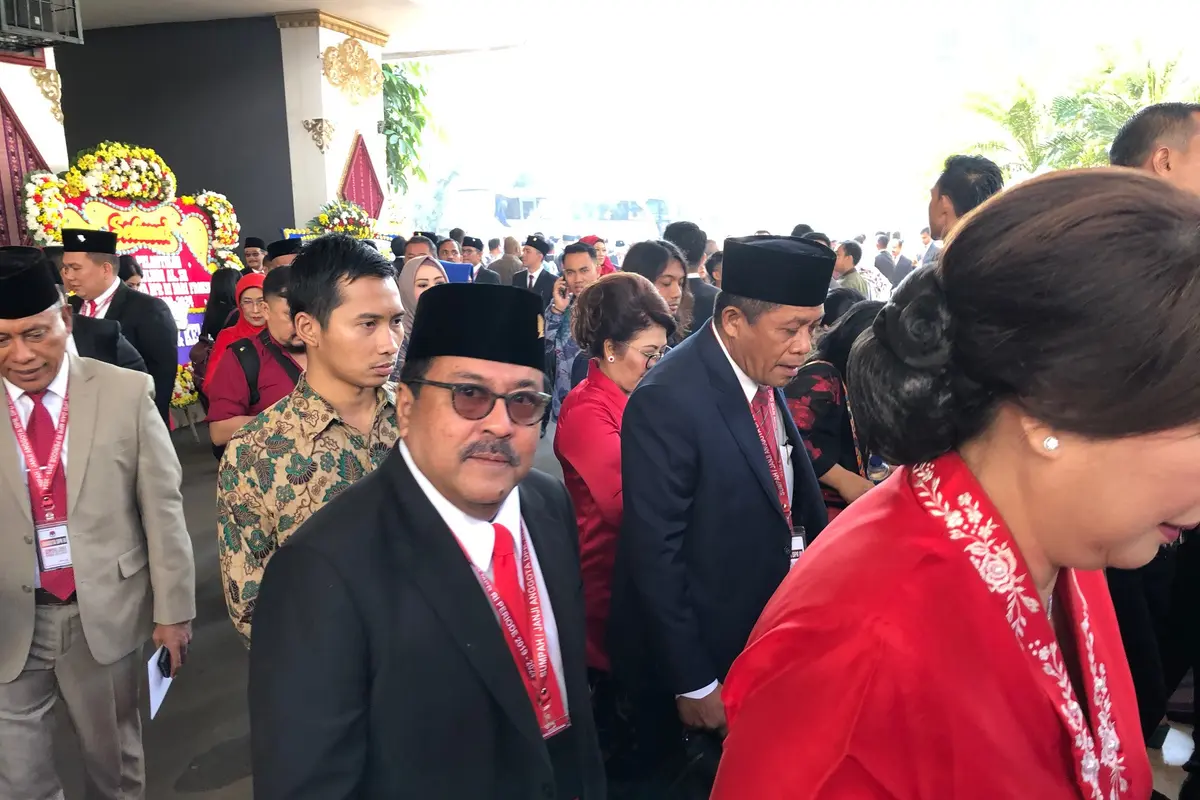 Mantan Gubernur Banten Rano Karno sebelum pelantikan anggota DPR. (Liputan6.com/Delvira Hutabarat)