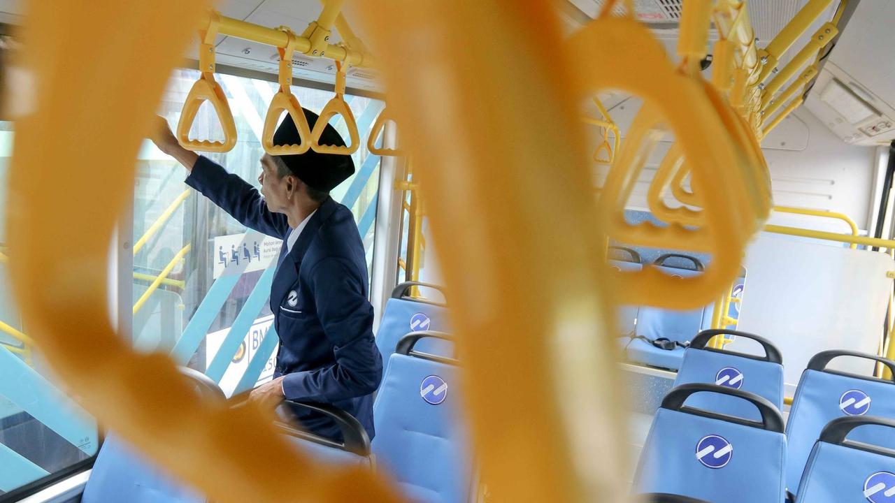 TransJakarta Listrik di Monas