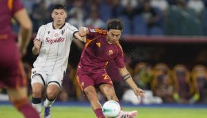 Aksi Paulo Dybala&nbsp;dalam laga AS Roma vs Bologna di Serie A 2025/2026, Minggu (24/8/2025). (AP Photo/Gregorio Borgia)