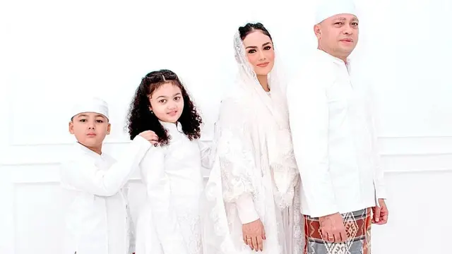 Krisdayanti dan Raul Lemos