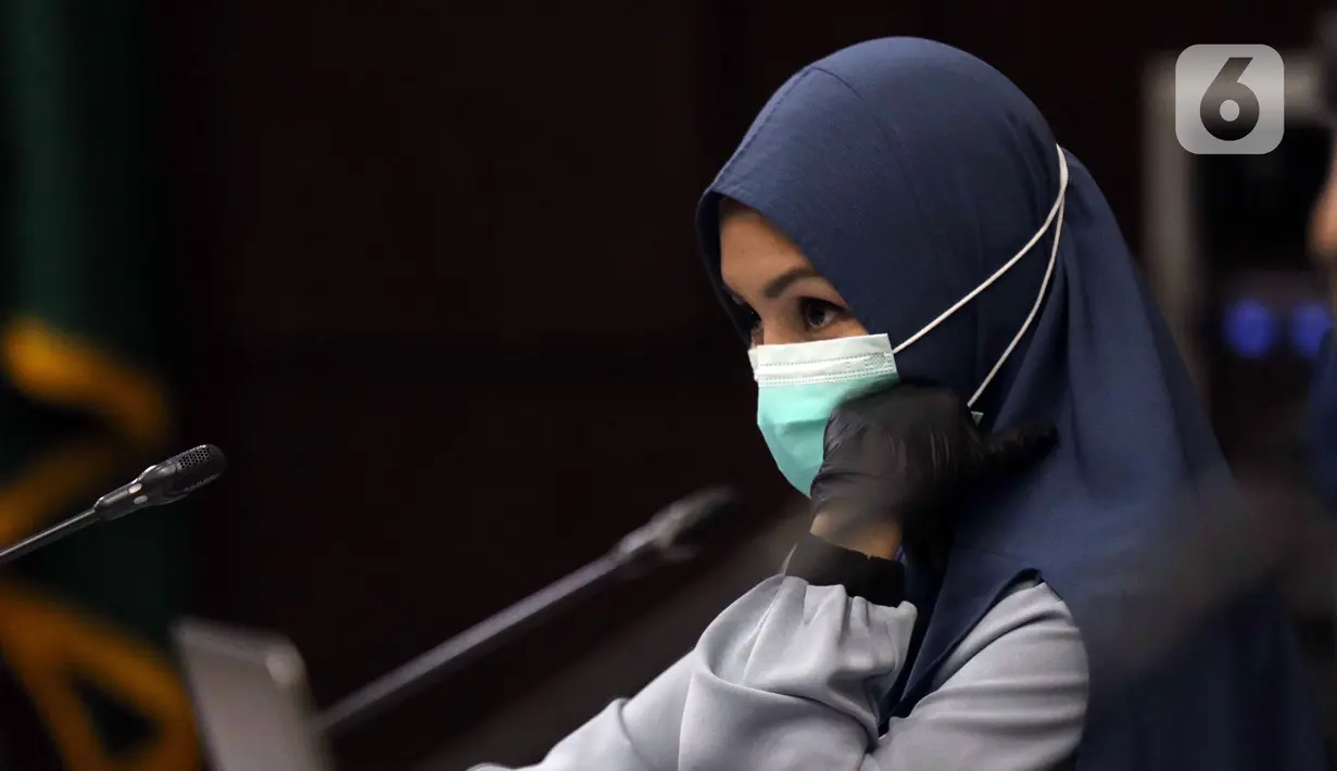Terdakwa suap dan tindak pidana pencucian uang terkait pengurusan fatwa Mahkamah Agung untuk Djoko S Tjandra, Pinangki Sirna Malasari saat sidang di Pengadilan Tipikor Jakarta, Senin (7/12/2020). Sidang mendengar keterangan saksi, salah satunya Andi Irfan Jaya. (Liputan6.com/Helmi Fithriansyah)