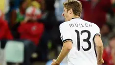 Selebrasi striker Jerman Thomas Mueller seusai menjebol gawang Inggris di babak 16 besar PD 2010 di Free State Stadium, Bloemfontein, 27 Juni 2010. Jerman unggul 4-1. AFP PHOTO / JEWEL SAMAD 